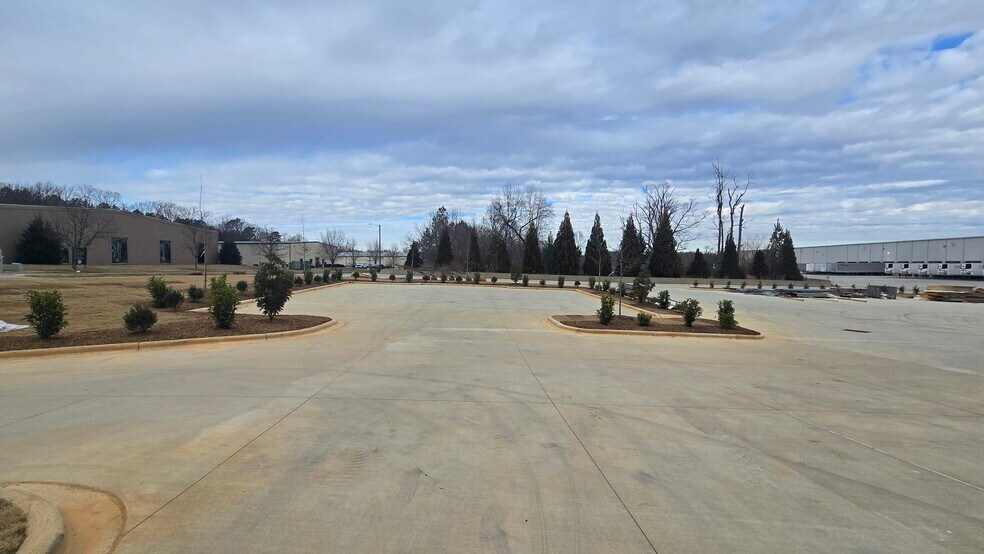 More Photos Of 168 Thunder Rd, Mooresville Light Manufacturing For Lease