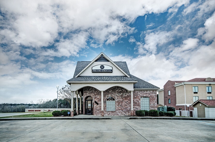 Primary Photo Of 1237 Highway 35, Forest Medical For Sale