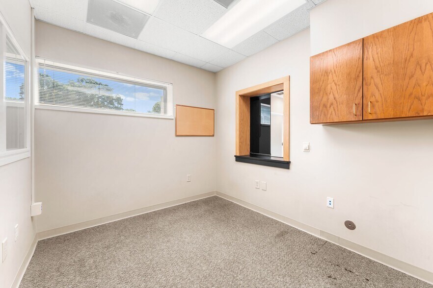 More Photos Of 642 Carpenter Ave, Mooresville Medical For Sale