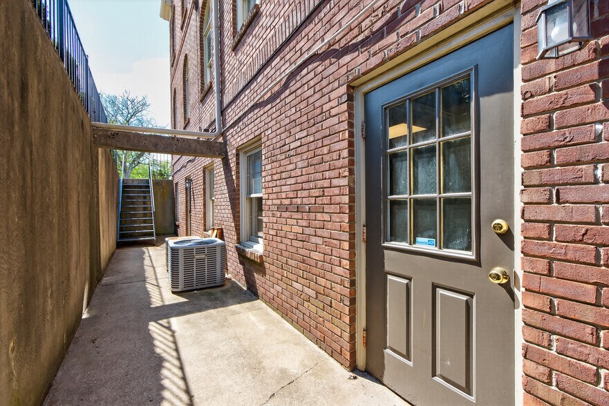 More Photos Of 519 Darby Creek Rd, Lexington Office For Sale