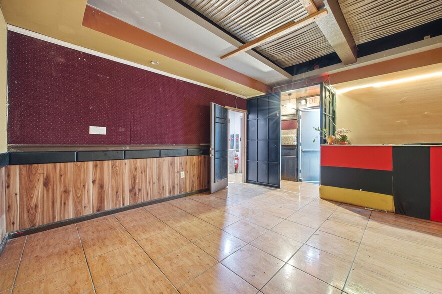More Photos Of 136-21 41st Ave, Flushing Storefront Retail Office For Sale
