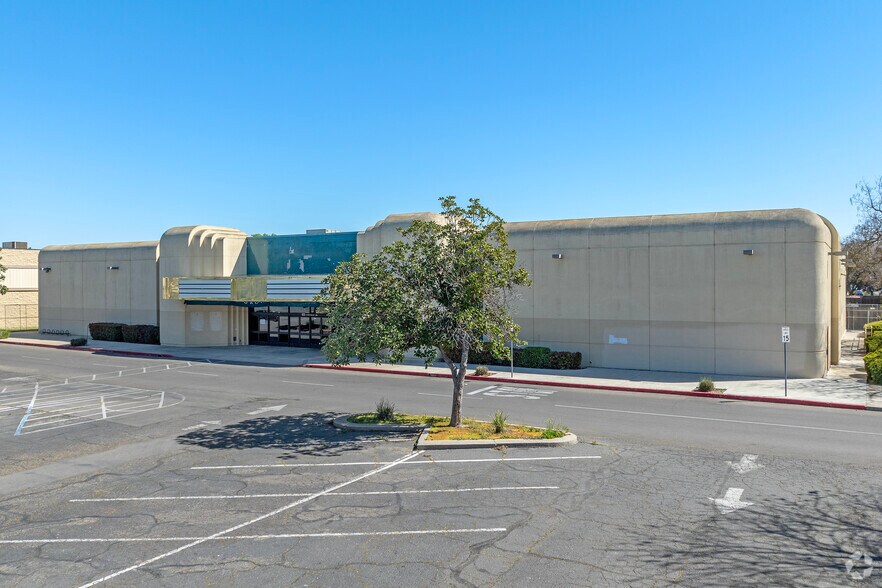 Primary Photo Of 635 Fairfield Dr, Merced Movie Theatre For Lease