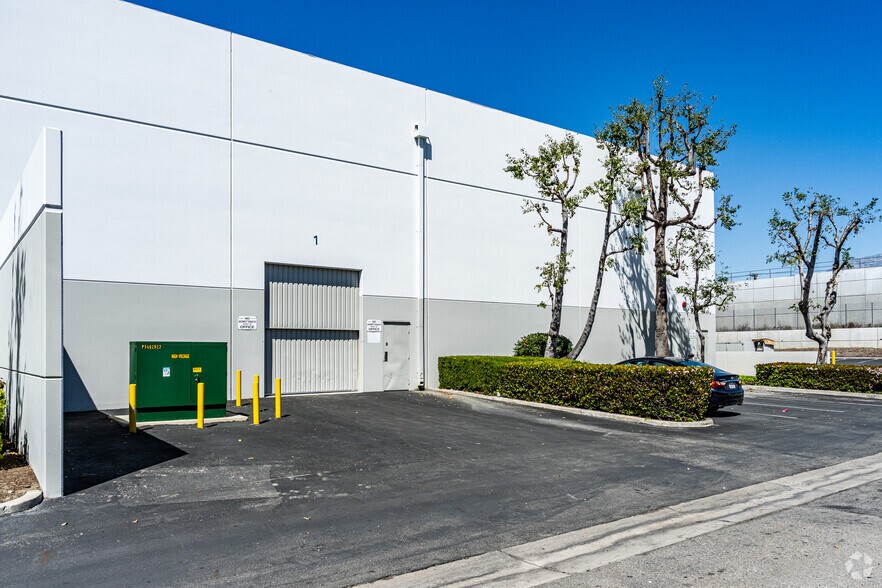 More Photos Of 4215 E Airport Dr, Ontario Distribution For Lease