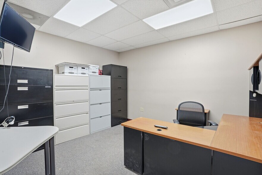 More Photos Of 237 Curtis St, Delaware Warehouse For Sale