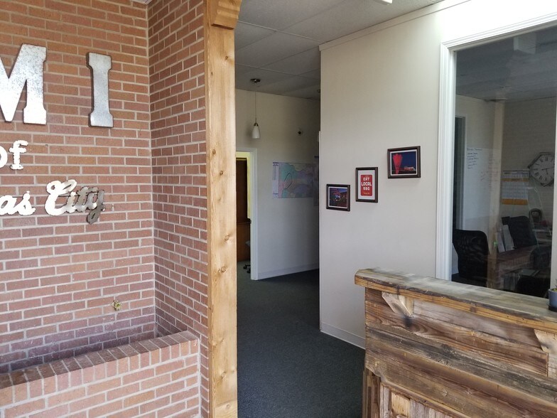 More Photos Of 3100-3102 S 24th St, Kansas City Storefront Retail Office For Lease