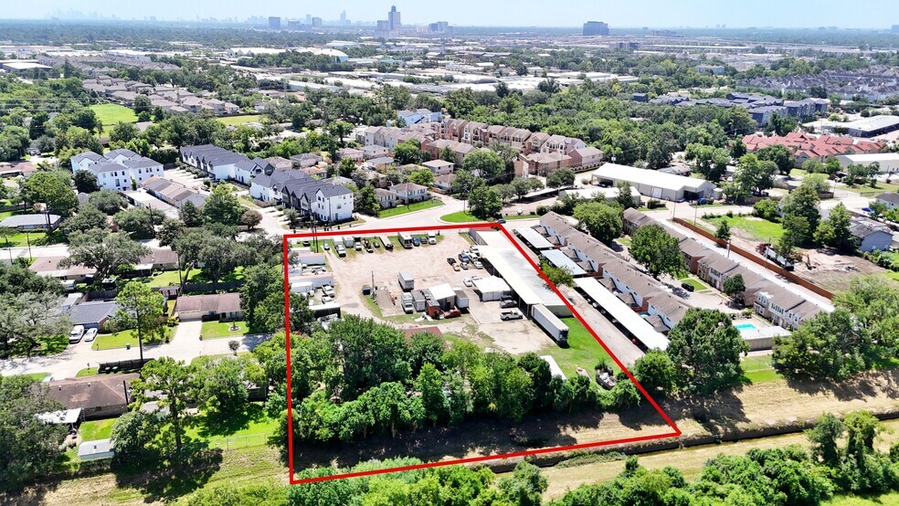 More Photos Of 1915 Sherwood Forest St, Houston Warehouse For Sale