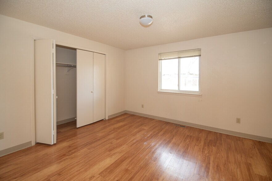 More Photos Of 208 E Saint Clair Ave, Longmont Apartments For Sale
