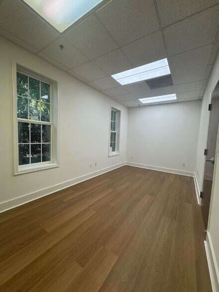 More Photos Of 10 Plantation Park Dr, Bluffton Office For Lease