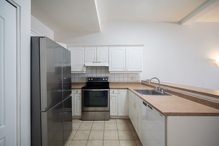 More Photos Of 6982-6984 Saint-Hubert Rue, Montréal Storefront Retail Residential For Sale