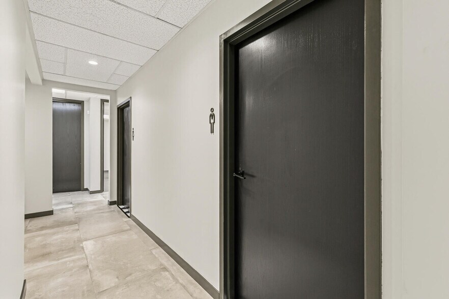 More Photos Of 7108 S Alton Way, Englewood Flex For Sale