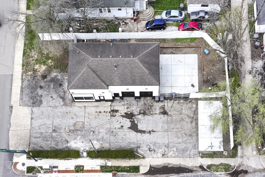 More Photos Of 4502 E Michigan St, Indianapolis Auto Repair For Sale