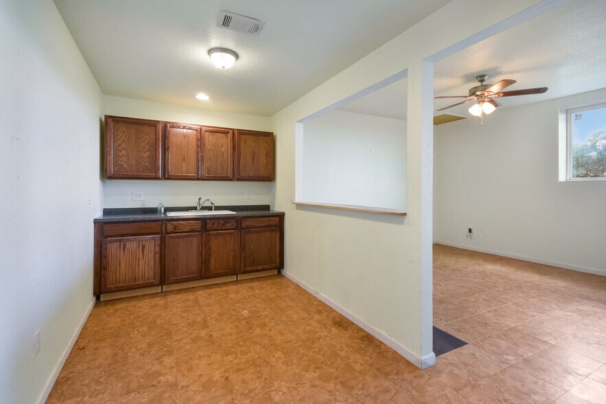 More Photos Of 15014 Iowa St, Austin Office Residential For Sale
