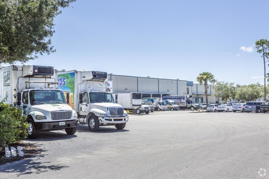 More Photos Of 4206 Mercantile Ave, Naples Distribution For Lease