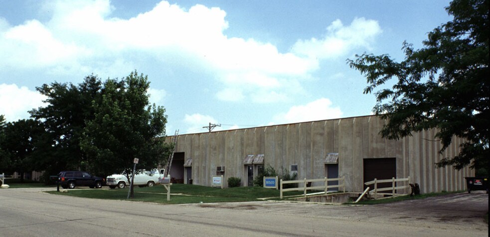 More Photos Of 803-907 Industrial Dr, West Chicago Warehouse For Lease
