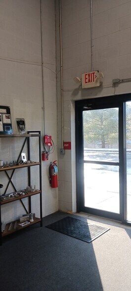 More Photos Of 301-315 Camars Dr, Warminster Light Manufacturing For Sale