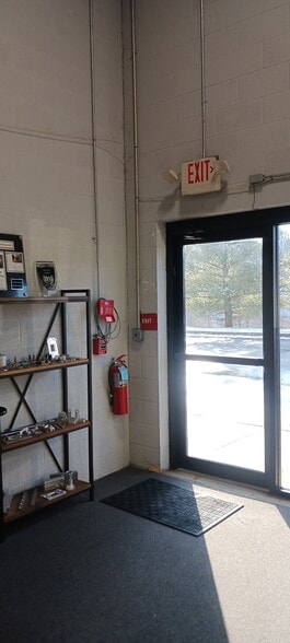 More Photos Of 301-315 Camars Dr, Warminster Research And Development For Lease