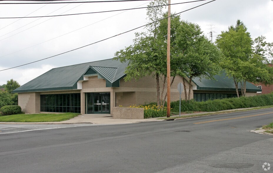 Primary Photo Of 100 W Guilford St, Thomasville Office For Lease