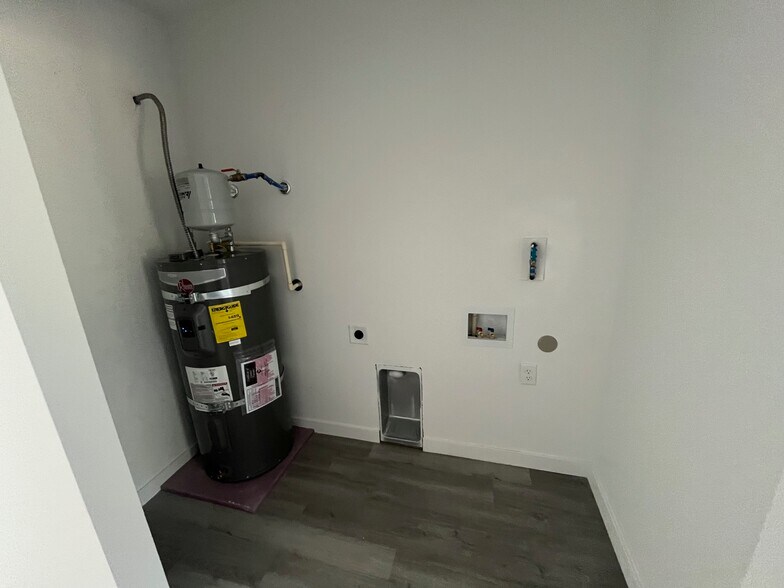 More Photos Of 1306 Melbourne Ct, Westport Multifamily For Sale
