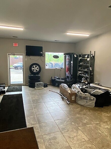 More Photos Of 3127 S Wagner Rd, Ann Arbor Auto Salvage Facility For Sale