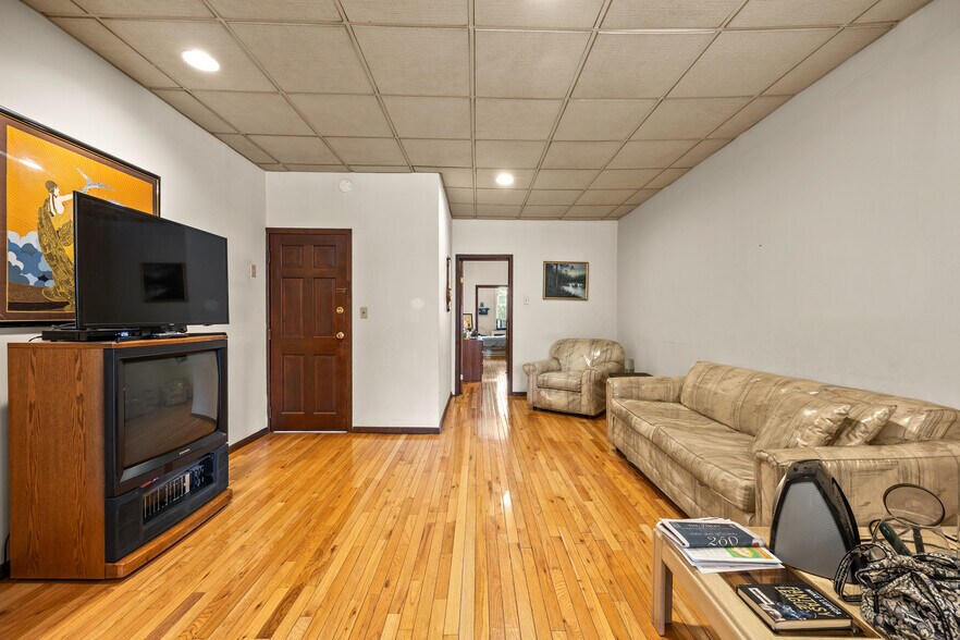 More Photos Of 7031 67th Pl, Glendale Multifamily For Sale