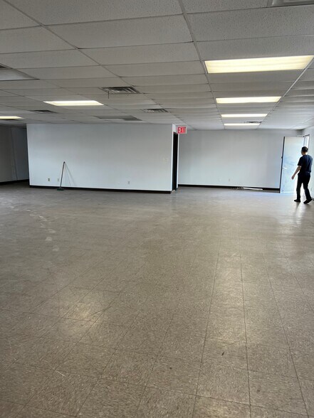 More Photos Of 434 Johnson Ave, Brooklyn Warehouse For Lease