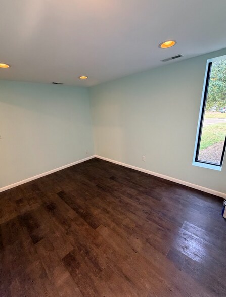 More Photos Of 9046 Goldpark Dr, Hamilton Manufacturing For Lease