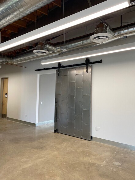 More Photos Of 1945 Placentia Ave, Costa Mesa Light Manufacturing For Lease