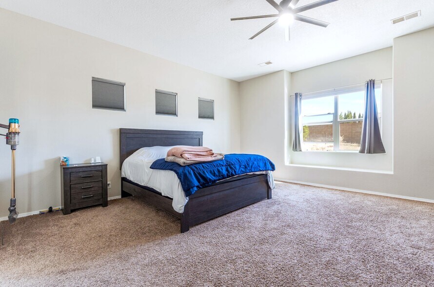 More Photos Of 200 Aldaba Cir NE, Rio Rancho Flex For Sale