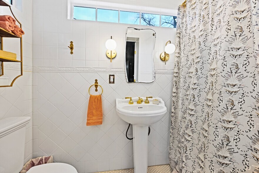 More Photos Of 3532 S Fulton Ave, Hapeville Lodge Meeting Hall For Sale