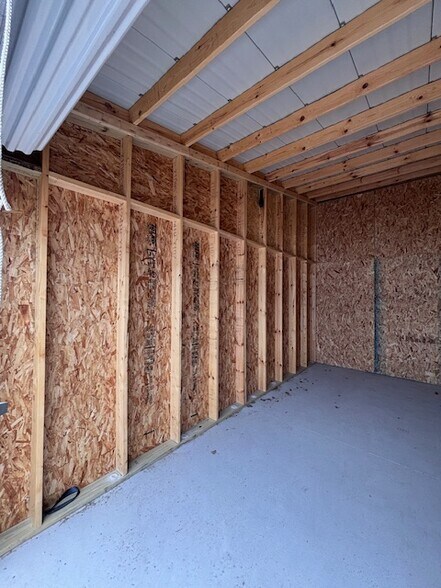 More Photos Of 1241 Winford Ave, Green Bay Self Storage For Sale