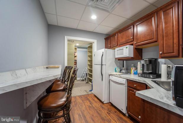 More Photos Of 102 St Claire Pl, Stevensville Medical For Lease