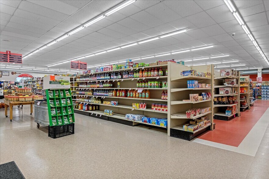 More Photos Of 1275-1281 N 7th St, Riverton General Retail For Sale