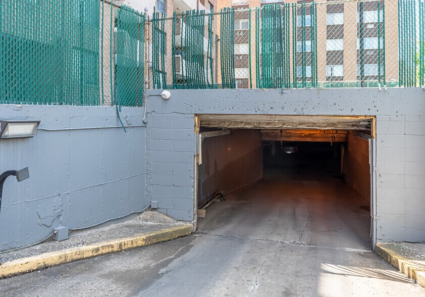 More Photos Of 59 Sumner St, Hartford Apartments For Sale