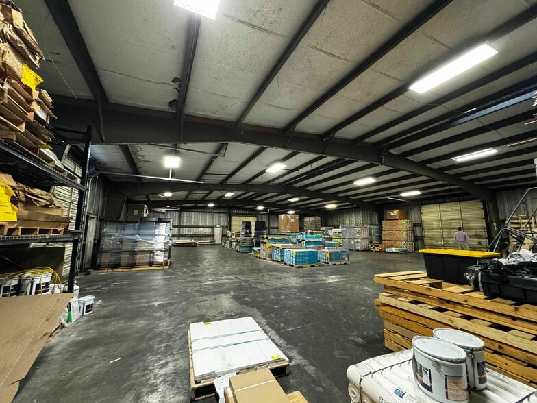 More Photos Of 2214 N Washington Blvd, Sarasota Warehouse For Lease