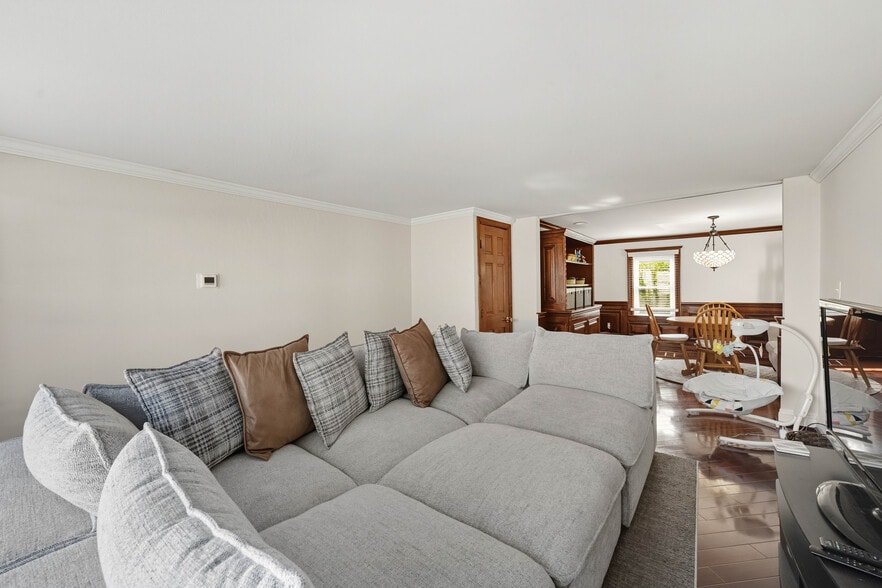 More Photos Of 40 Amboy Rd, Old Bridge Flex For Sale