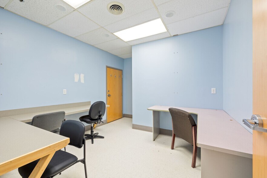 More Photos Of 1637 Mineral Spring Ave, North Providence Medical For Lease