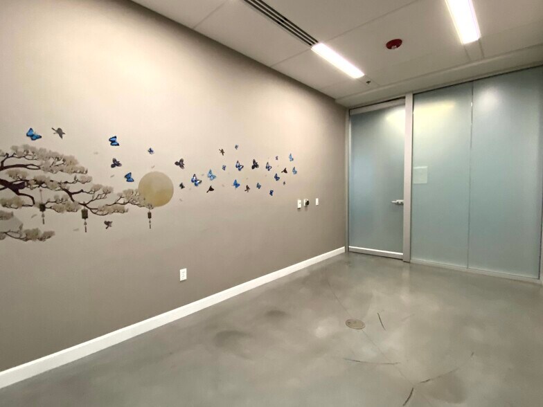 More Photos Of 6010 S Durango Dr, Las Vegas Loft Creative Space For Sale