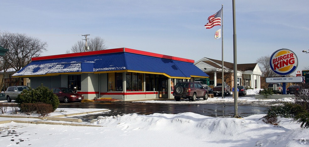 More Photos Of 590 Roosevelt Rd, Glen Ellyn Freestanding For Lease