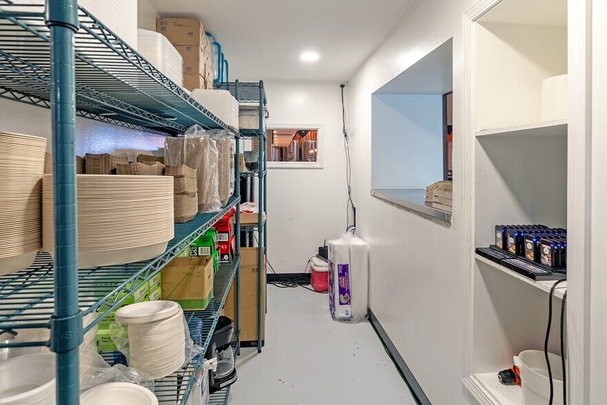 More Photos Of 18967 N US Highway 51, Elkville Mixed Retail For Sale