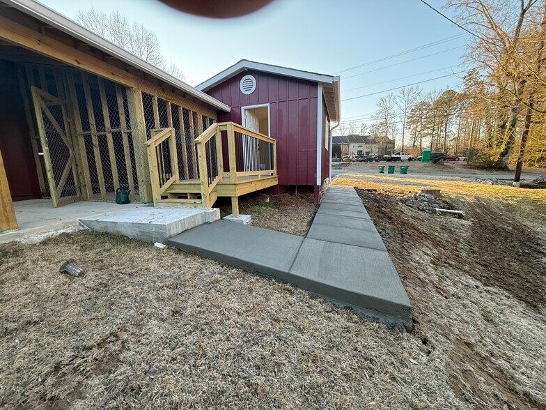 More Photos Of 209 Mill St, Woodstock General Retail For Sale