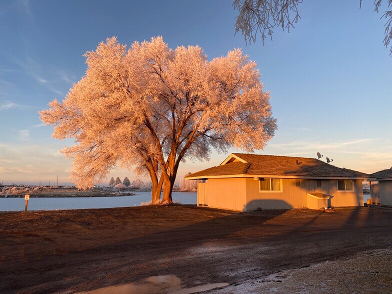 More Photos Of 87275 County Hwy 9-28, Christmas Valley Hotel For Sale