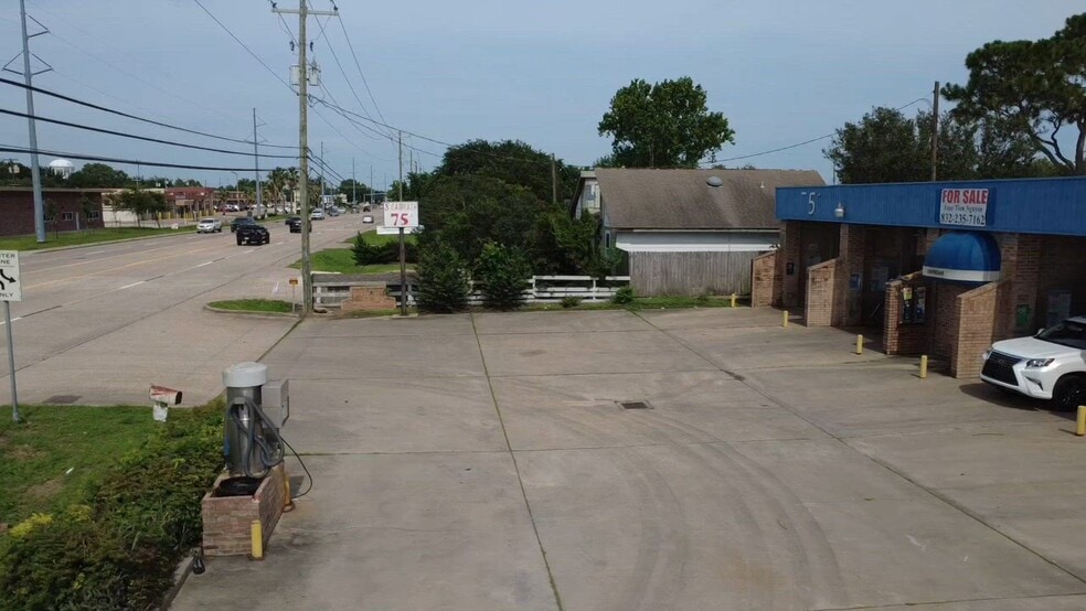 Primary Photo Of 2717 1/2 25th Ave N, Texas City Specialty For Sale