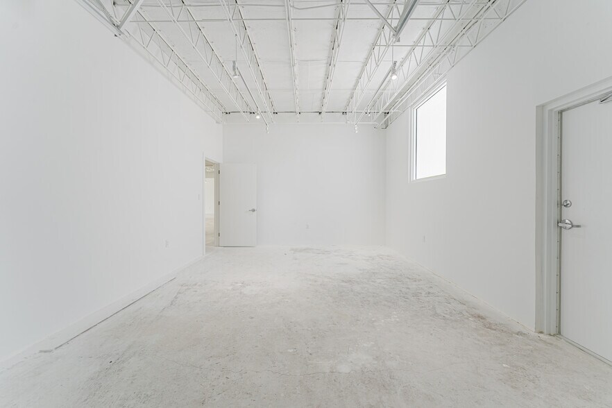 More Photos Of 3198 N Federal Hwy, Boca Raton Storefront Retail Office For Lease