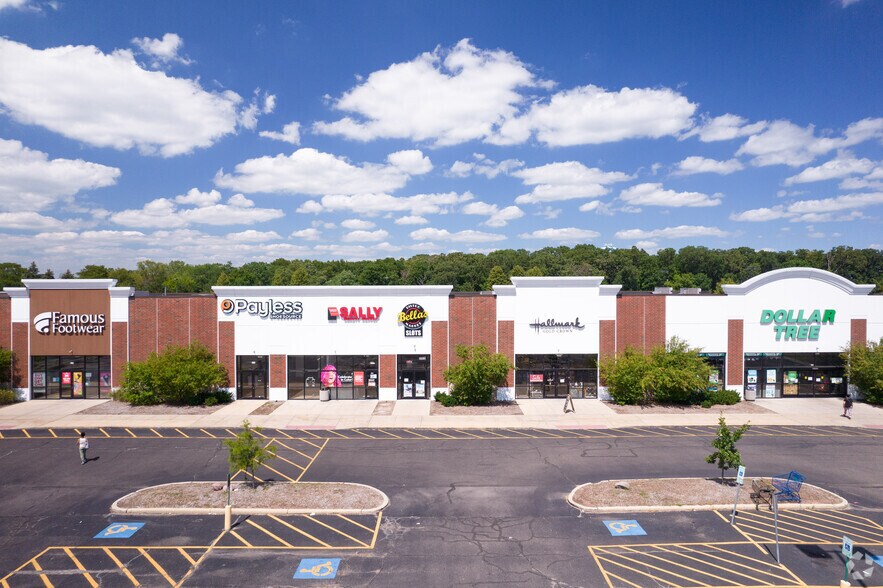 More Photos Of 260 E Rollins Rd, Round Lake Beach Unknown For Lease