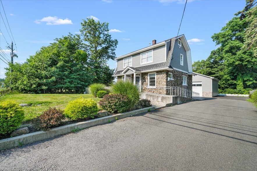 More Photos Of 363 S Middletown Rd, Nanuet Flex For Sale