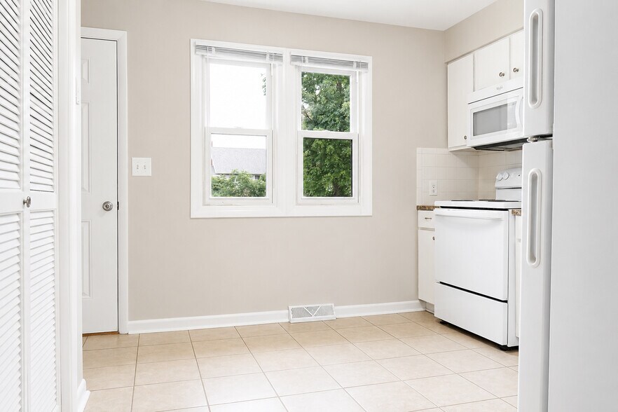 More Photos Of 1030 Te Ann Ct, Lake Odessa Multifamily For Sale