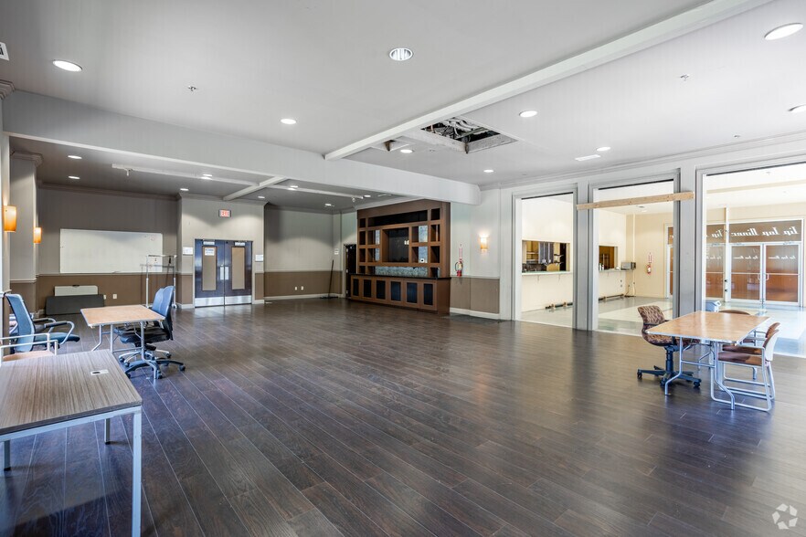 More Photos Of 3350 Greenbriar Pky SW, Atlanta Movie Radio TVStudio For Lease