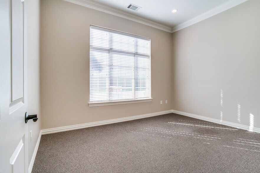 More Photos Of 425 Old Newman Rd, Frisco Medical For Sale