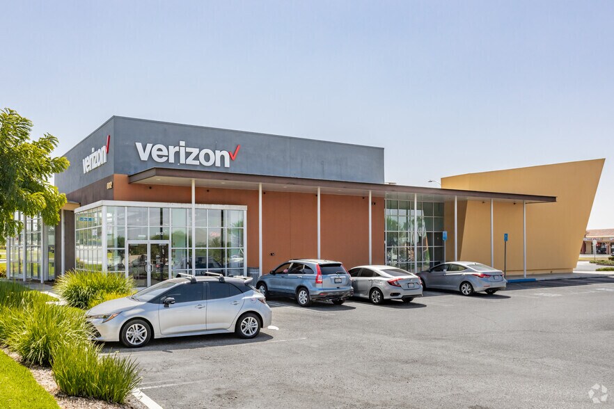 More Photos Of 8032 Limonite Ave, Riverside Unknown For Lease