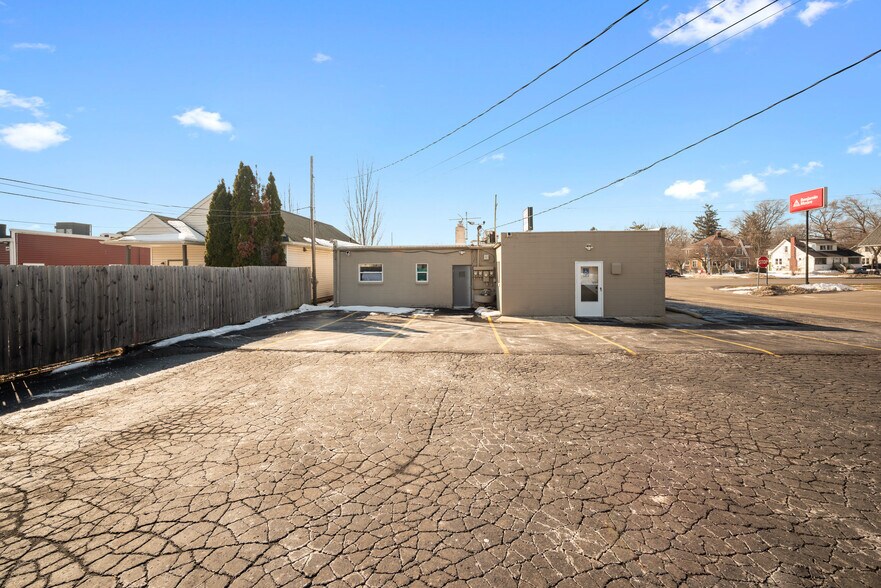 More Photos Of 4680 Dixie Hwy, Waterford Freestanding For Sale